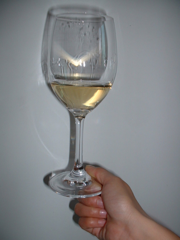 02-hold-a-wine-glass-1368.JPG